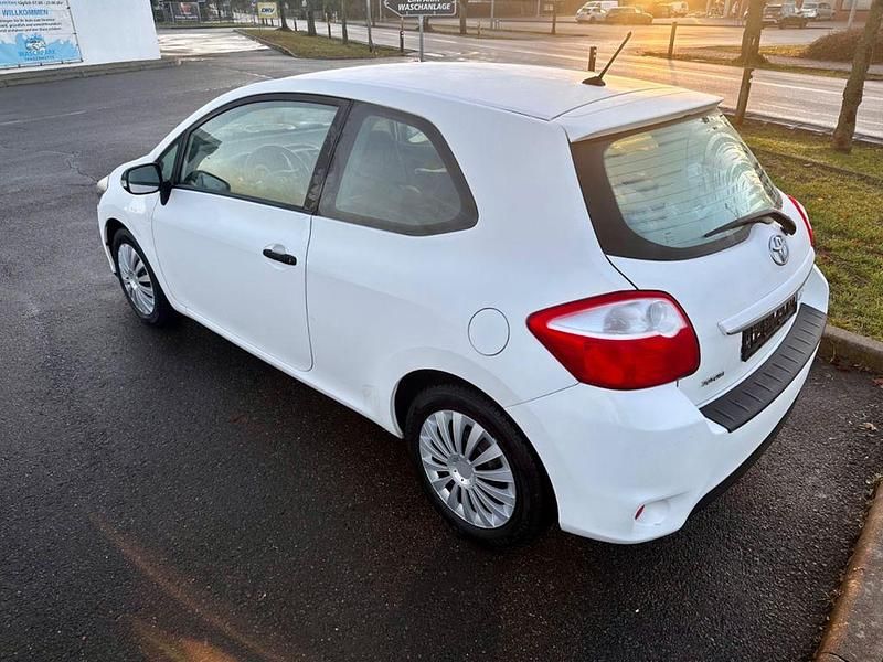Gebraucht Toyota Auris 99 PS (72 kW) 2012 Weiß Limousine
