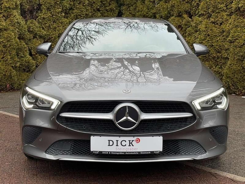 Gebraucht Mercedes CLA200 150 PS (110 kW) 2020 Mountaingrau  met. Kombi