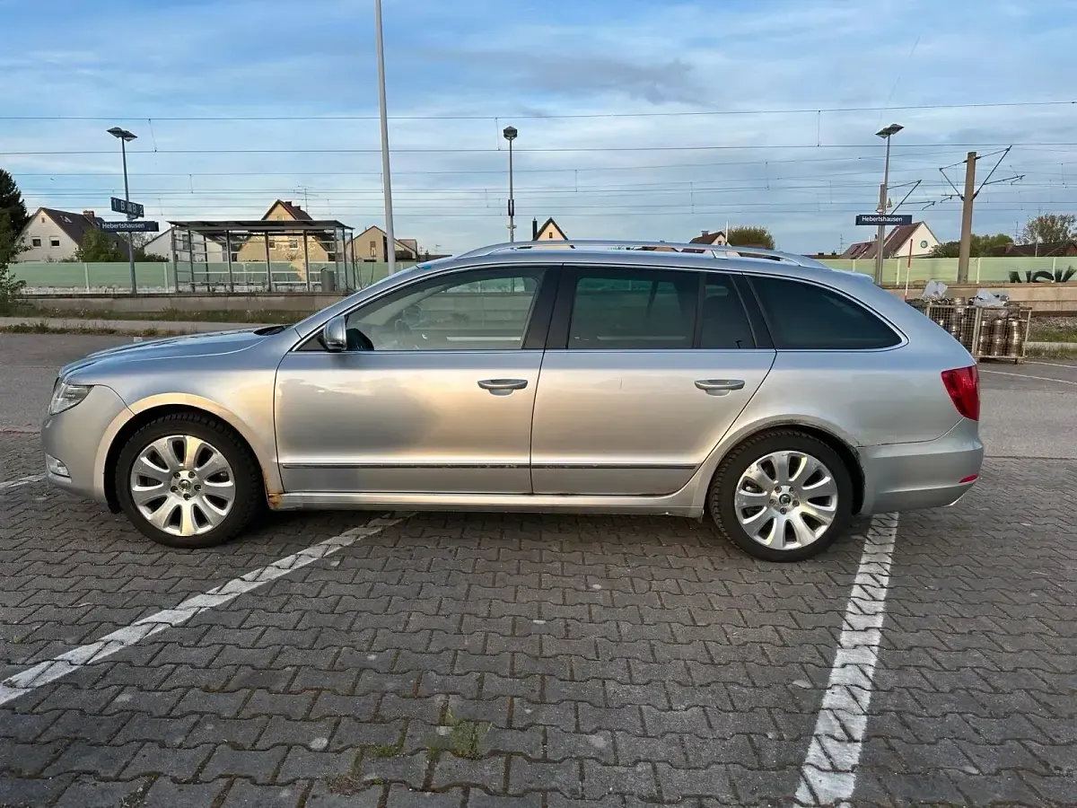 Gebraucht Skoda Superb 260 PS (191 kW) 2010 Silber Kombi