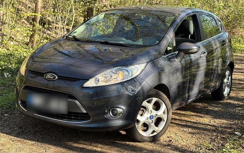 Gebraucht Ford Fiesta 97 PS (71 kW) 2010 Grau Kleinwagen