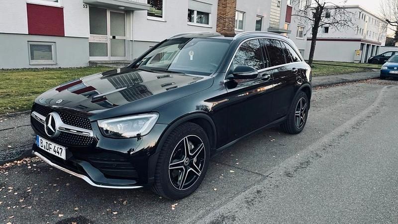 Schwarz Gebraucht 2020 Mercedes GLC300 AMG line SUV | 27.500 € (Teuer) - Bild 1/4