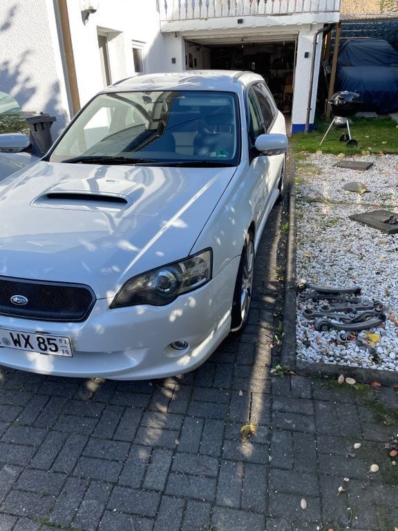 Weiß Gebraucht 2005 Subaru Legacy GT Kombi | 8.466 € - Bild 1/4