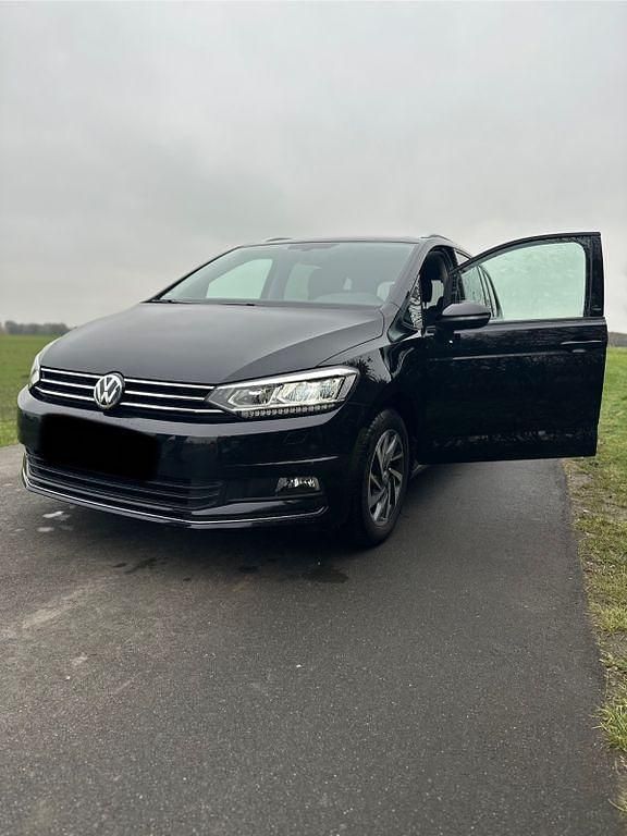 Schwarz Gebraucht 2018 VW Touran Sound Van / Kleinbus | 24.000 € (Fairer Preis) - Bild 1/4