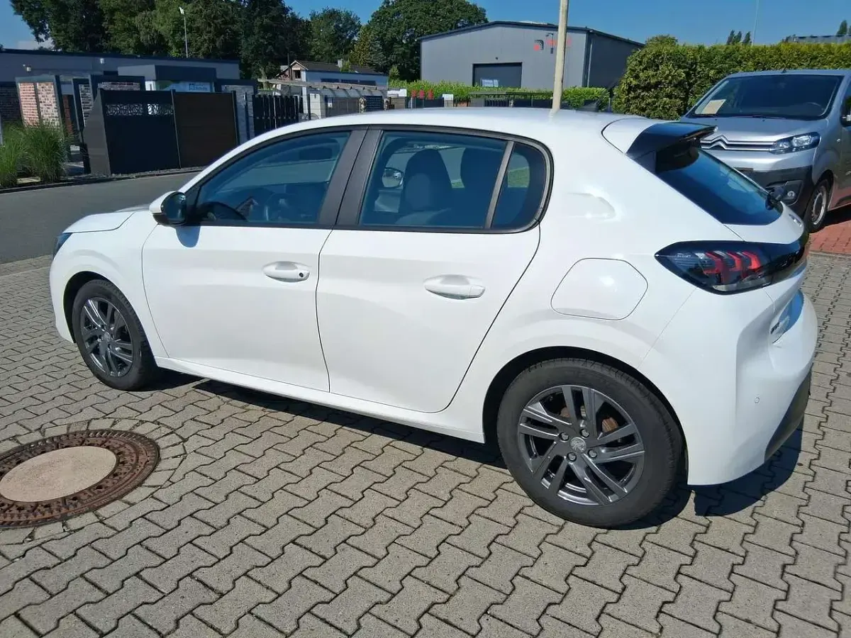 Gebraucht Peugeot 208 Active 75 PS (55 kW) 2021 Lack weiss banquise/typ aussen Kleinwagen
