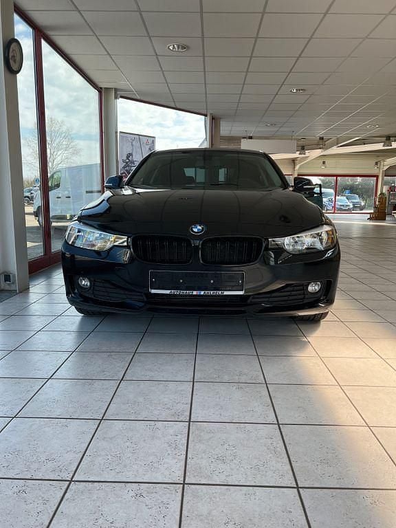 Schwarz Gebraucht 2015 BMW 320 Limousine | 9.001 € (Guter Preis) - Bild 1/3