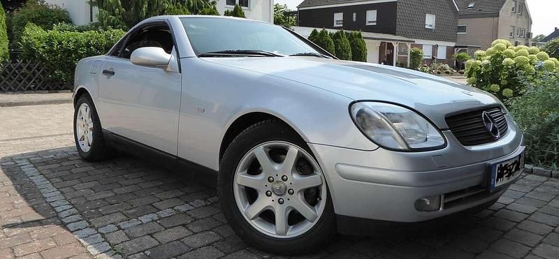 Gebraucht Mercedes SLK230 193 PS (141 kW) 1999 Silber Cabrio