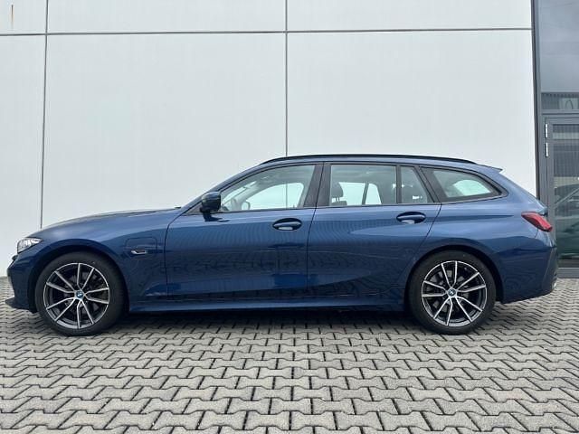 Gebraucht BMW 330e Sport Line 292 PS (214 kW) 2022 Blau Kombi
