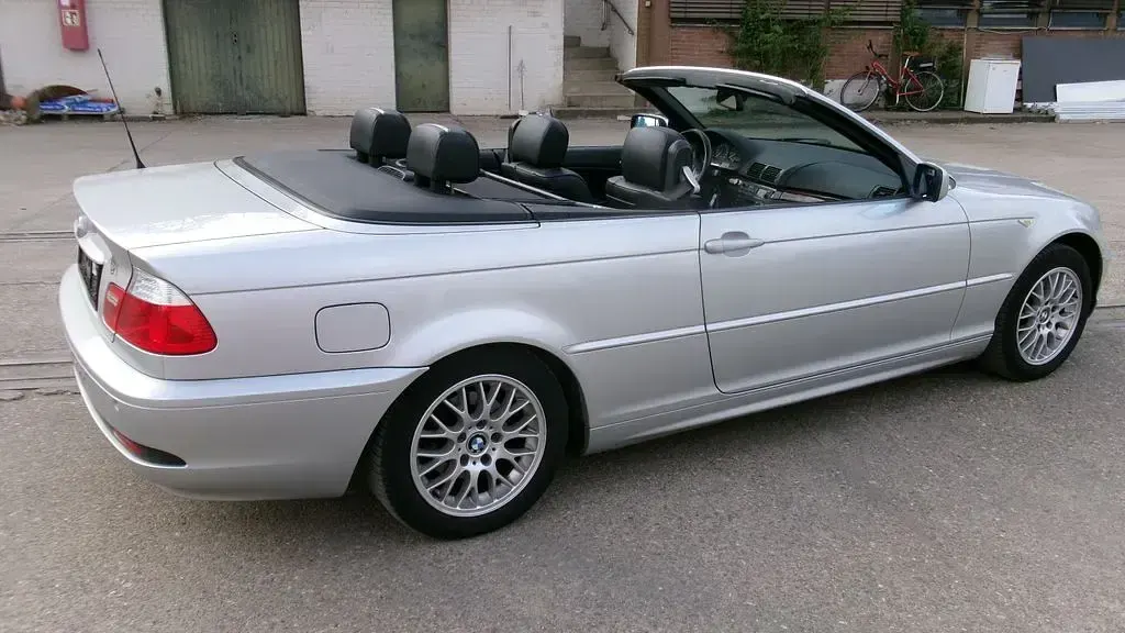 Gebraucht BMW 318 Cabriolet 150 PS (110 kW) 2006 Grau Cabrio