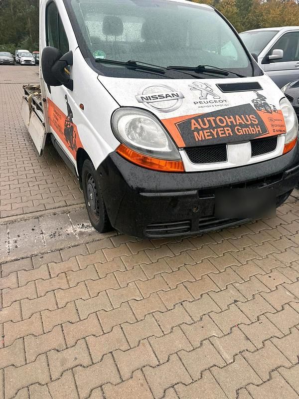 Weiß Gebraucht 2005 Renault Trafic Van | 3.149 € - Bild 1/4