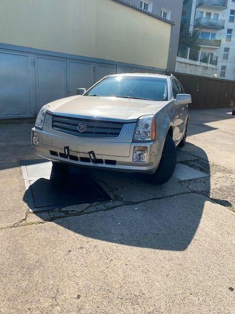Silber Gebraucht 2010 Cadillac SRX SUV | 5.990 € - Bild 1/4