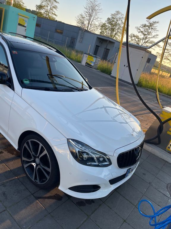 Gebraucht Mercedes E220 Edition 170 PS (125 kW) 2015 Weiß Limousine