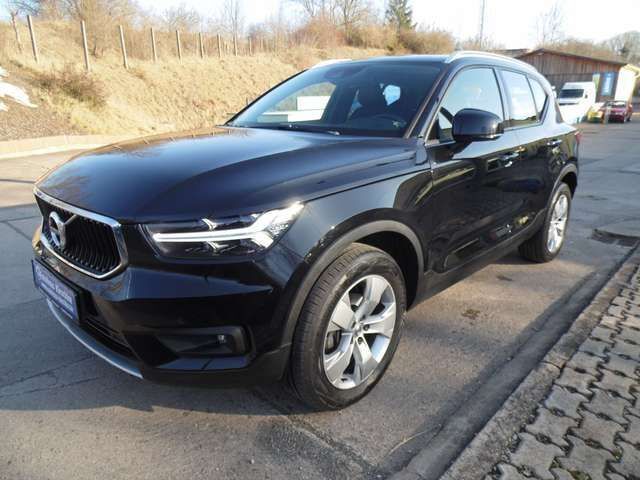 Onyx black / metallic (metallic) Gebraucht 2019 Volvo XC40 Momentum SUV | 26.800 € - Bild 1/4