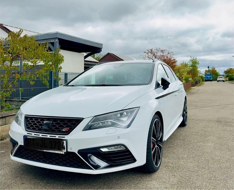 Weiß Gebraucht 2017 Cupra Leon Kombi | 19.490 € (Fairer Preis) - Bild 1/4