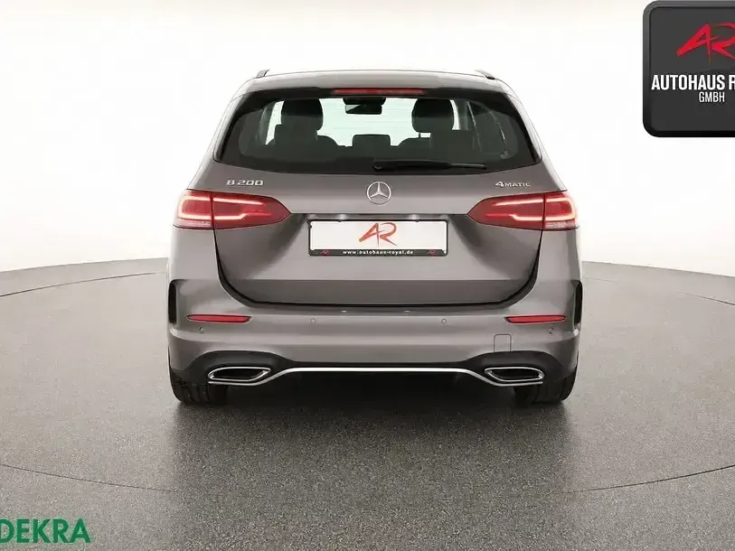 Gebraucht Mercedes B200 AMG line 163 PS (119 kW) 2021 Mountaingrau Kleinwagen