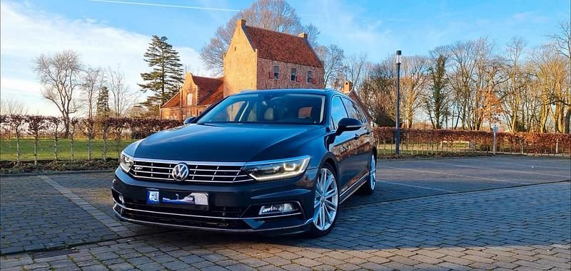 Grau Gebraucht 2019 VW Passat R-line Kombi | 23.500 € (Teuer) - Bild 1/4