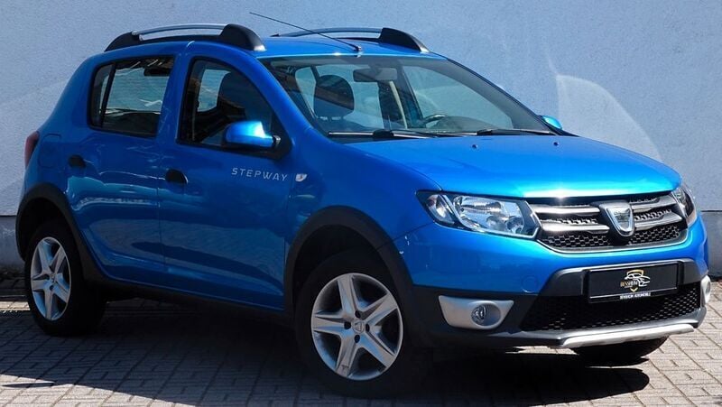 Blau Gebraucht 2014 Dacia Sandero Prestige Kleinwagen | 7.790 € (Fairer Preis) - Bild 1/4