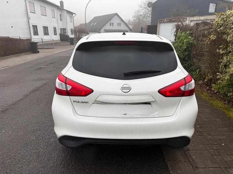 Gebraucht Nissan Pulsar 116 PS (85 kW) 2017 Weiß Kleinwagen