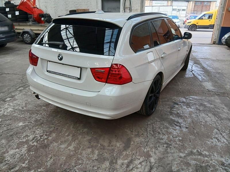 Gebraucht BMW 318 143 PS (105 kW) 2012 Weiß Kombi