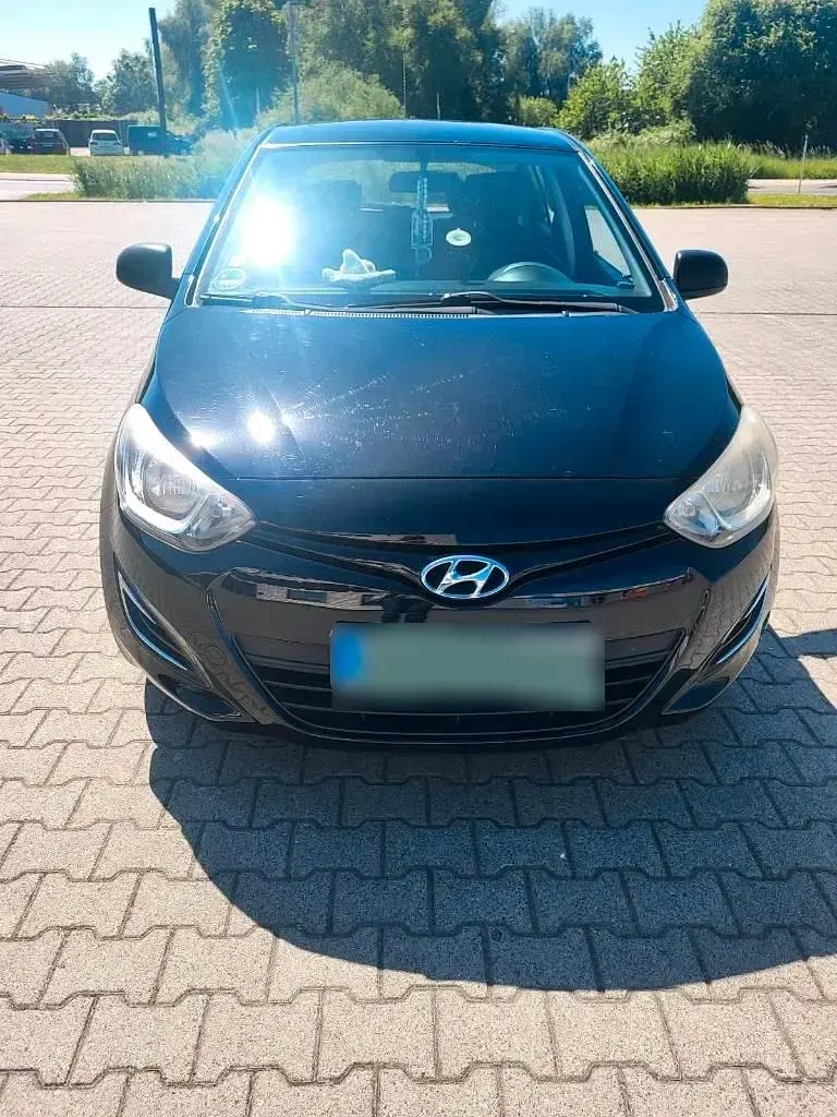 Gebraucht Hyundai i20 86 PS (63 kW) 2013 Schwarz Kleinwagen