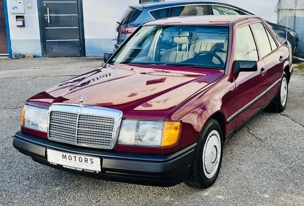 Gebraucht Mercedes 300 179 PS (131 kW) 1989 Rot Limousine