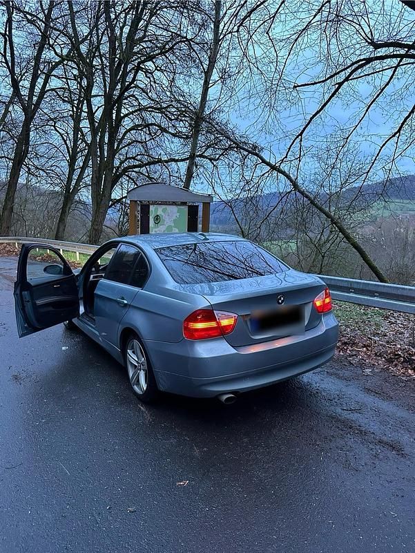 Gebraucht BMW 320 194 PS (142 kW) 2007 Grau Limousine