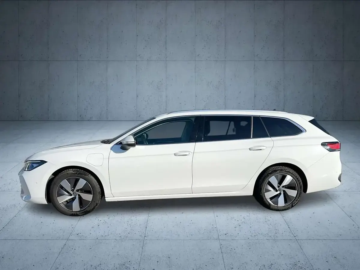 Gebraucht VW Passat Business 150 PS (110 kW) 2025 Pure white Kombi