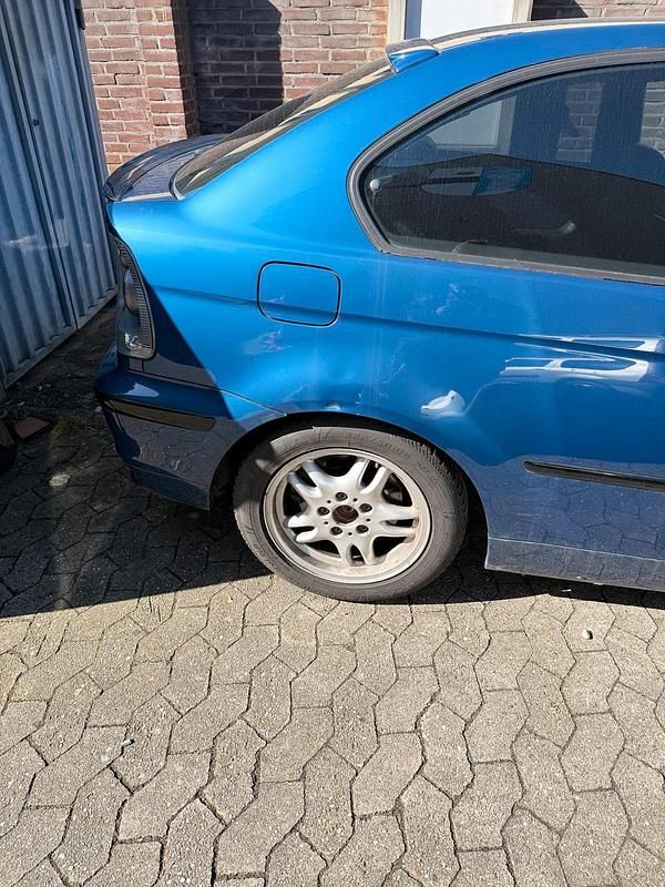 Gebraucht BMW 325 192 PS (141 kW) 2002 Blau Kleinwagen