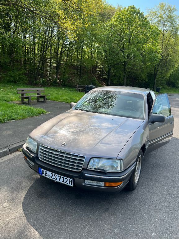 Grau Gebraucht 1988 Opel Senator Limousine | 11.000 € - Bild 1/4