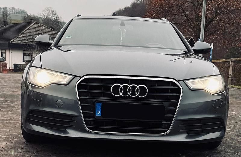 Grau Gebraucht 2011 Audi A6 Kombi | 11.800 € (Fairer Preis) - Bild 1/4