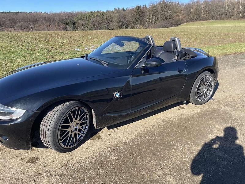 Gebraucht BMW Z4 192 PS (141 kW) 2004 Schwarz Cabrio
