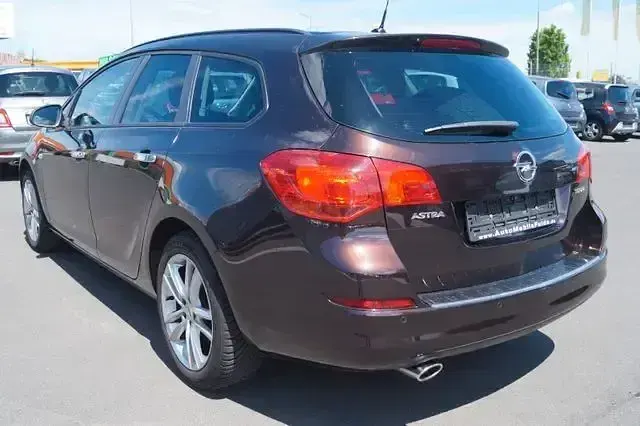Occasion Opel Astra Design Edition 140 ch (102 kW) 2012 Marron Break