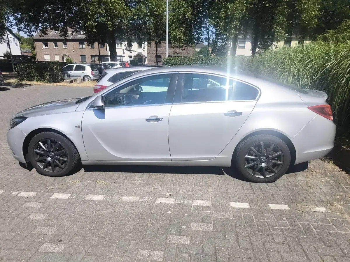 Gebraucht Opel Insignia 131 PS (96 kW) 2011 Silber Limousine