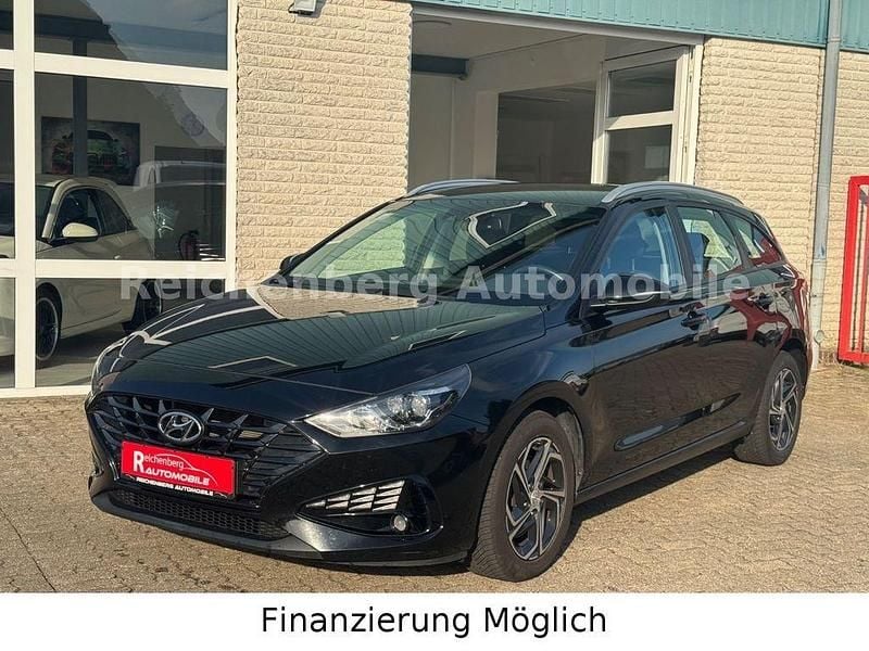 Silber Gebraucht 2023 Hyundai i30 Select Kombi | 16.444 € (Fairer Preis) - Bild 1/4