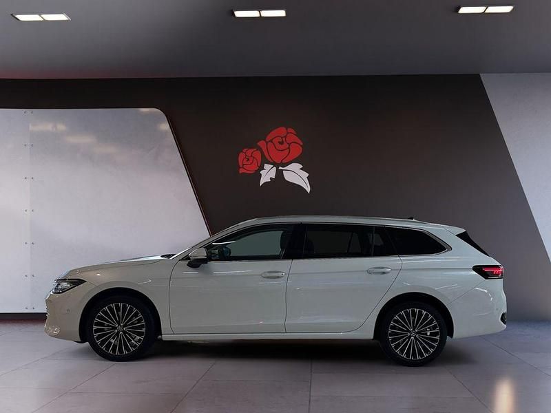 Neu VW Passat Elegance 150 PS (110 kW) 2026 Oryxweiß perlmutteffekt Kombi