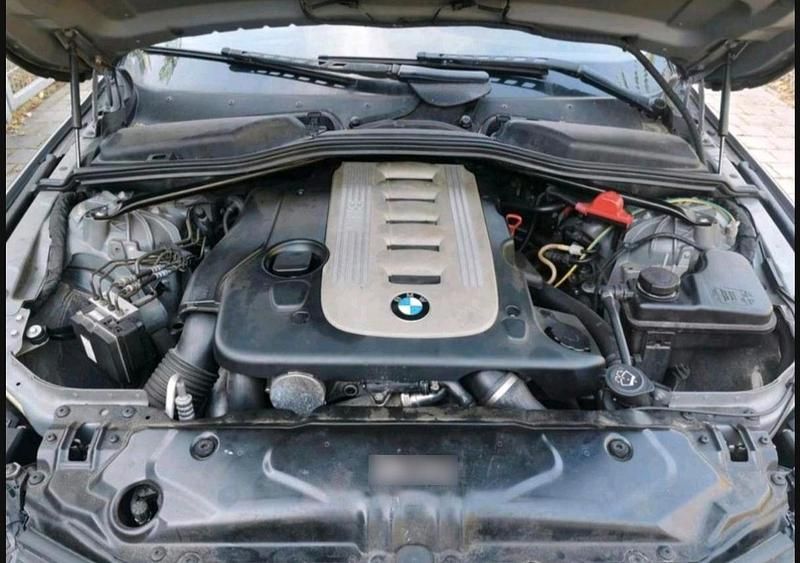 Gebraucht BMW 525 177 PS (130 kW) 2006 Grau Kombi