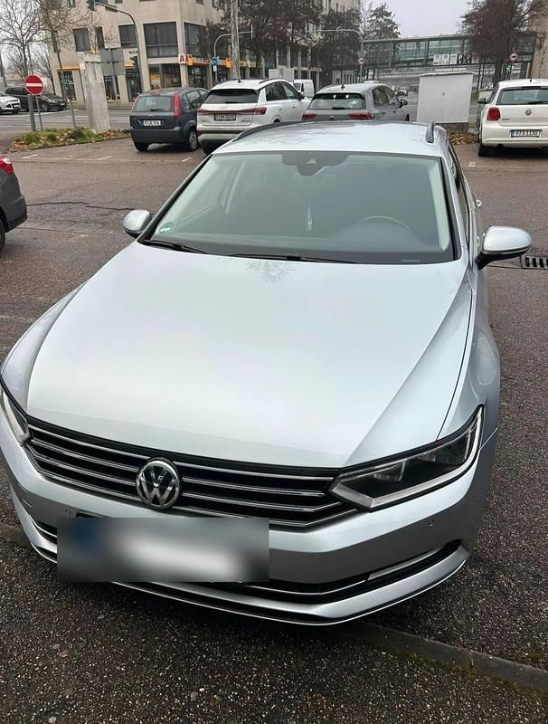 Grau Gebraucht 2018 VW Passat Limousine | 15.300 € (Etwas zu teuer) - Bild 1/4
