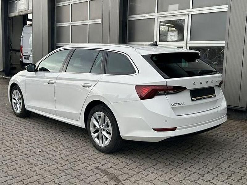 Gebraucht Skoda Octavia Style 116 PS (85 kW) 2023 Candyweiss Kombi