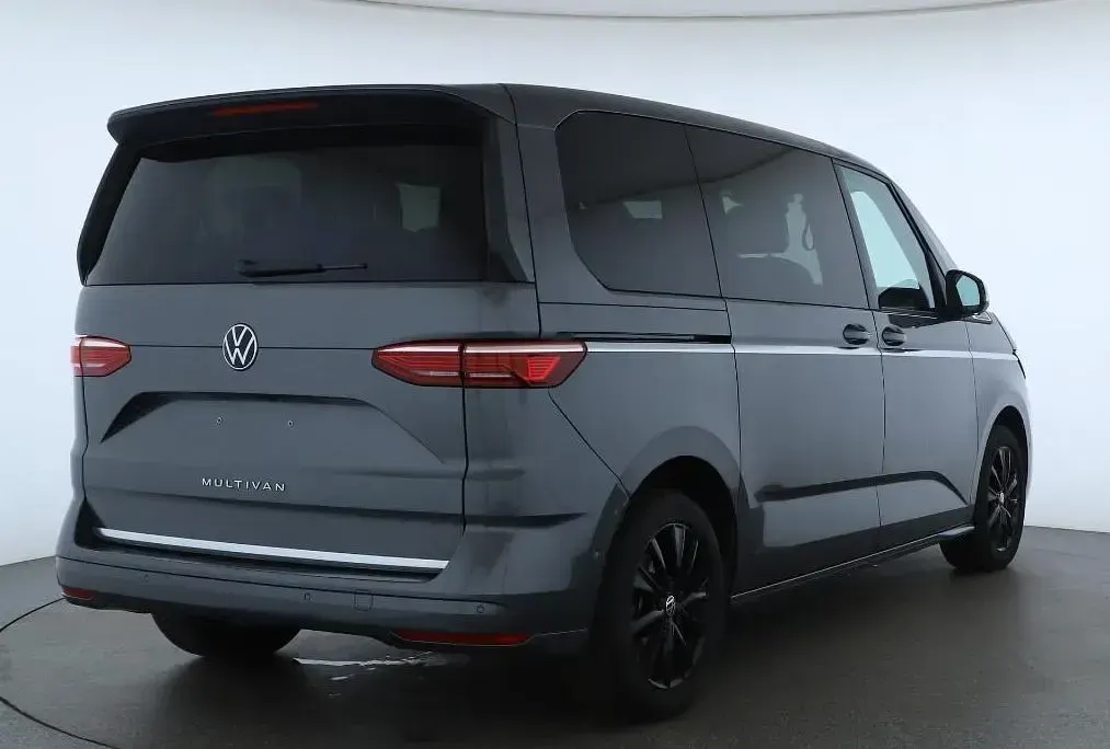 Gebraucht VW T7 Style 150 PS (110 kW) 2025 Grau Van