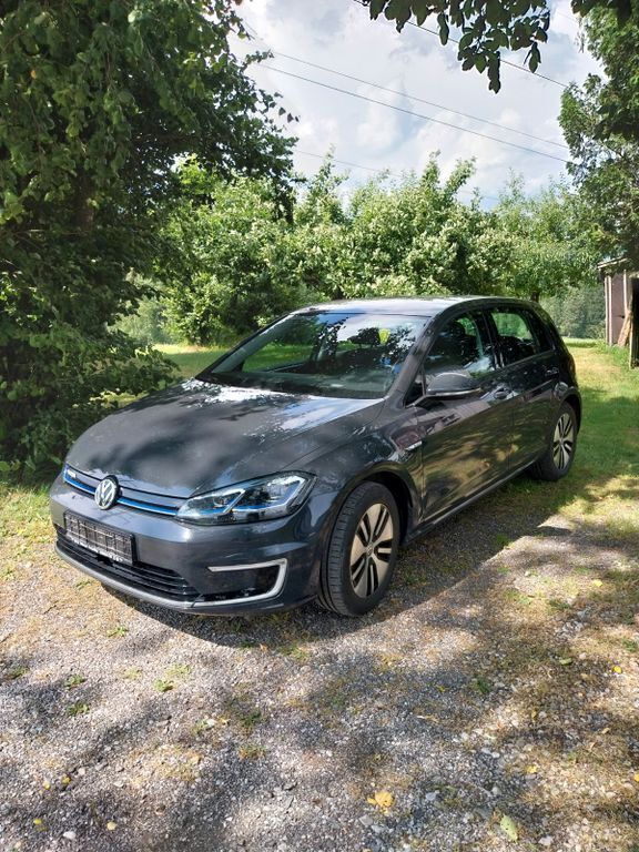 Grau Gebraucht 2018 VW e-Golf Kleinwagen | 12.000 € (Guter Preis) - Bild 1/4