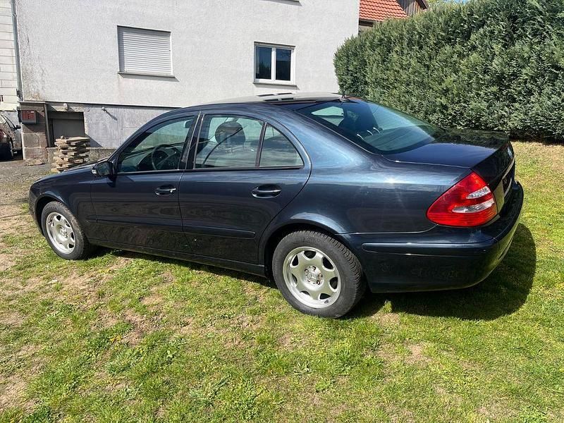Gebraucht Mercedes E280 Classic 190 PS (139 kW) 2006 Blau Limousine