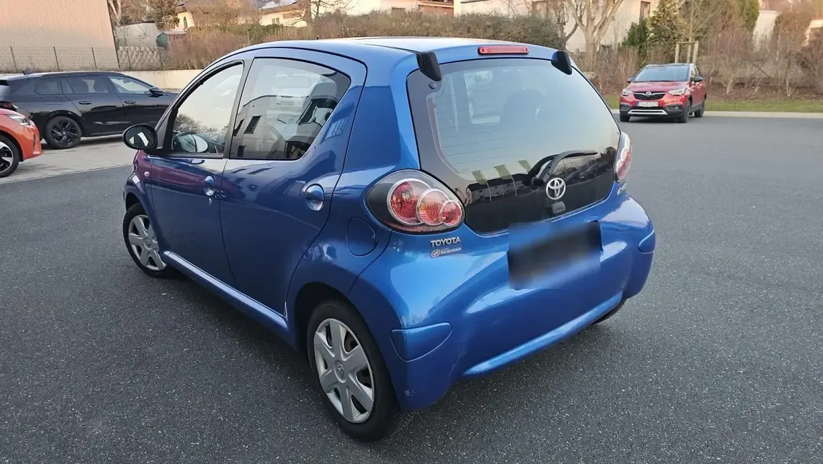 Gebraucht Toyota Aygo 68 PS (50 kW) 2011 Blau Kleinwagen