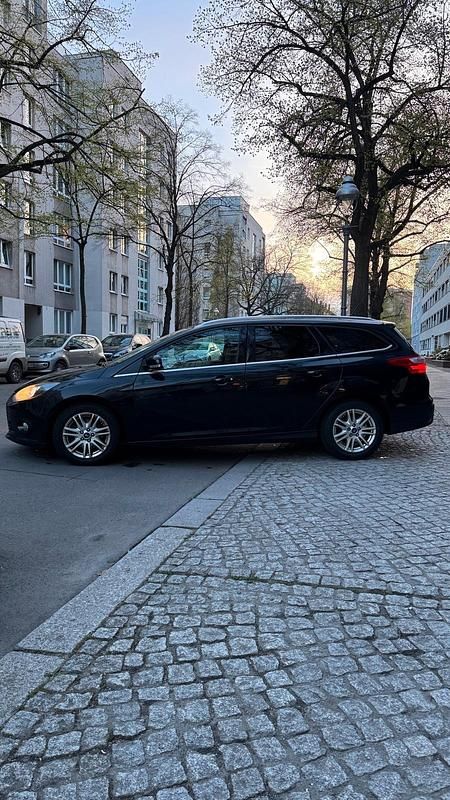 Second-hand Ford Focus 163 CP (119 kW) 2014 Negru Break