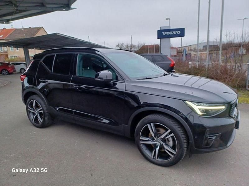 Gebraucht Volvo XC40 Plus 163 PS (119 kW) 2025 Schwarz / onyx schwarz (metallic) SUV
