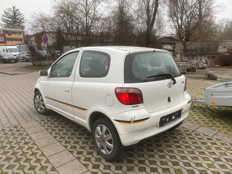 Gebraucht Toyota Yaris 68 PS (50 kW) 2003 Weiß Limousine