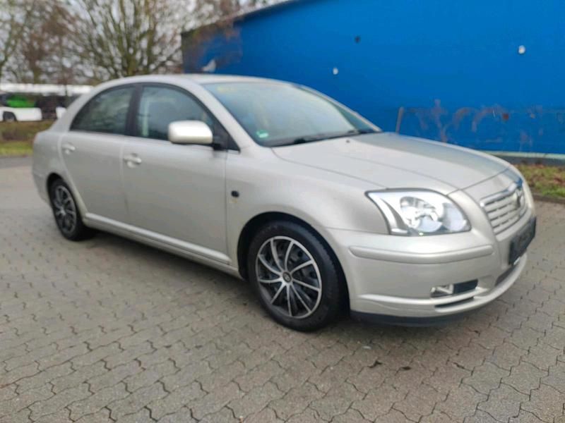 Gebraucht Toyota Avensis 147 PS (108 kW) 2004 Silber Kleinwagen