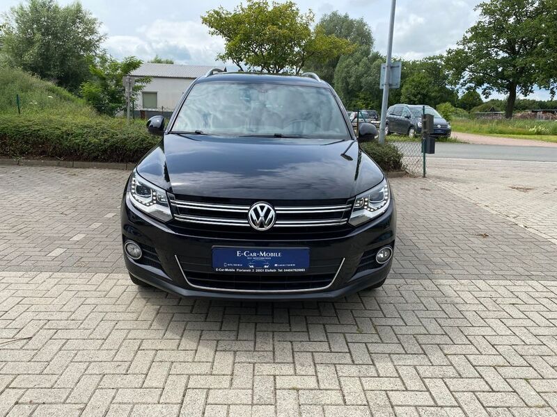 Schwarz Gebraucht 2015 VW Tiguan LOUNGE SUV | 16.390 € (Fairer Preis) - Bild 1/4