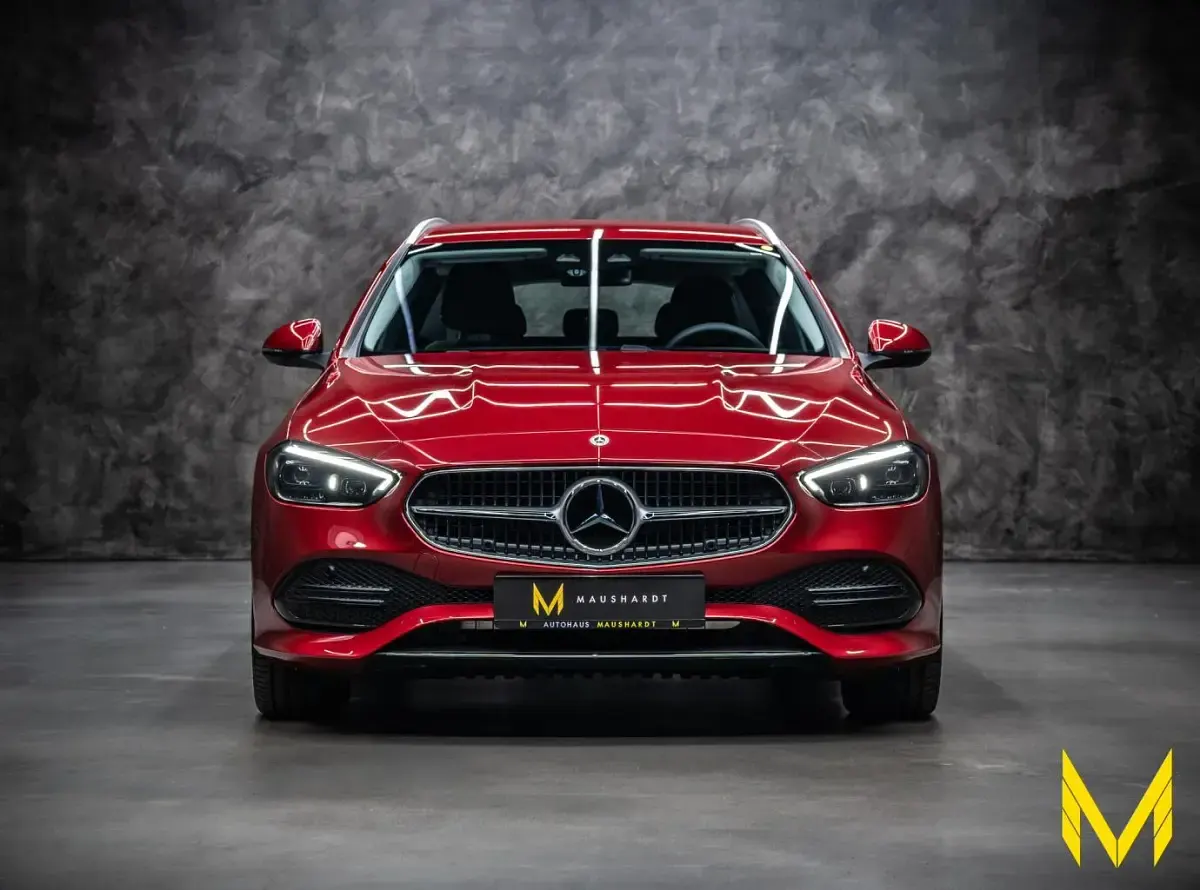 Gebraucht Mercedes C300 Advanced Plus 204 PS (150 kW) 2024 Rot (designo patagonienrot metallic) Kombi