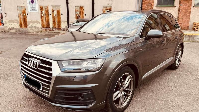 Grau Gebraucht 2015 Audi Q7 S-Line SUV | 22.999 € - Bild 1/4