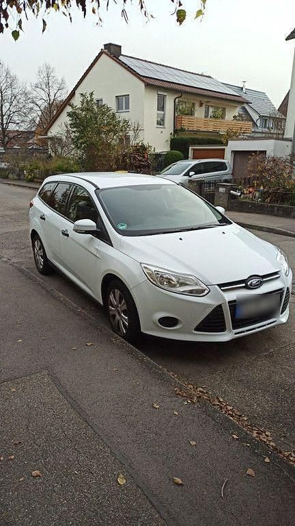 Gebraucht Ford Focus Ambiente 101 PS (74 kW) 2014 Weiß Kombi
