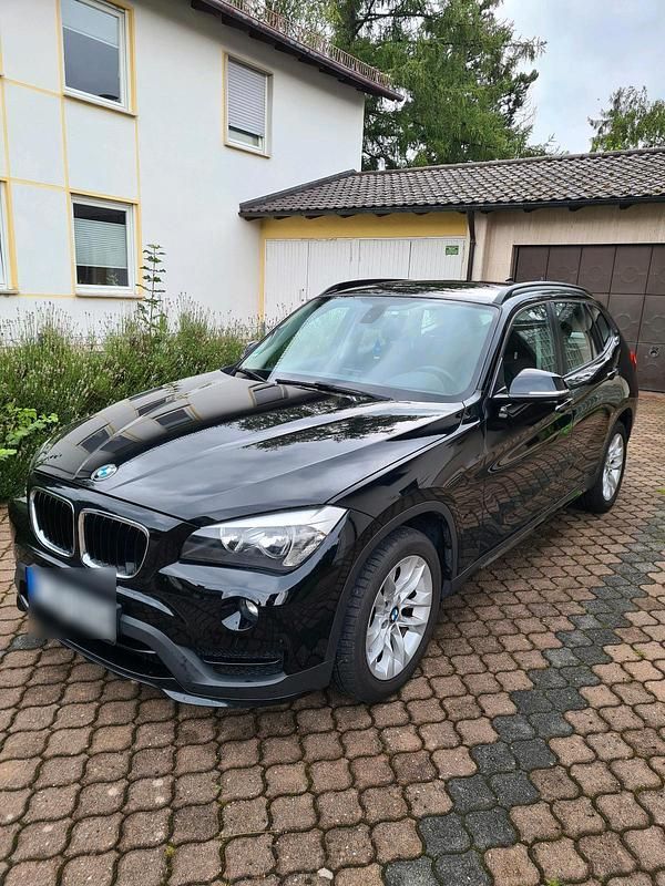 Schwarz Gebraucht 2014 BMW X1 Sport Line SUV | 7.550 € (Superpreis) - Bild 1/4
